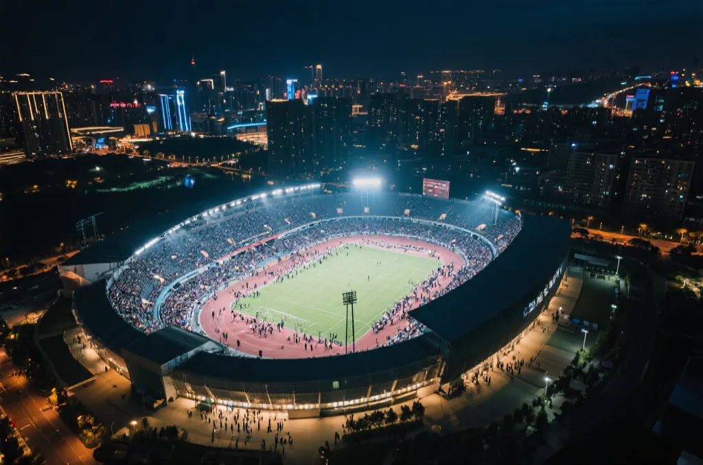 世界杯场馆名单背后的真相：明星球场与问题球场的投入产出与城市记忆